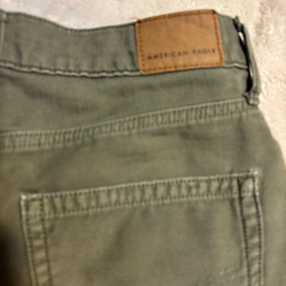 American Eagle Shorts Sz 0 Army Green Denim Distressed Highest Rise Mom Shorts - Picture 8 of 13